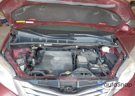 2015 Toyota Sienna Xle 7 Passenger z USA, uszkodzony, nr VIN 5TDDK3DC8FS123942